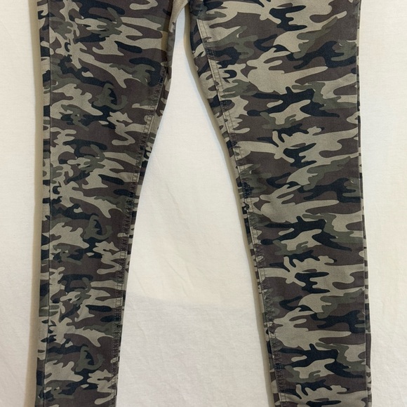 B-175 No Boundaries Cream Brown & Black Camo High Rise Skinny Jeans‎ Size 13 - Picture 2 of 14